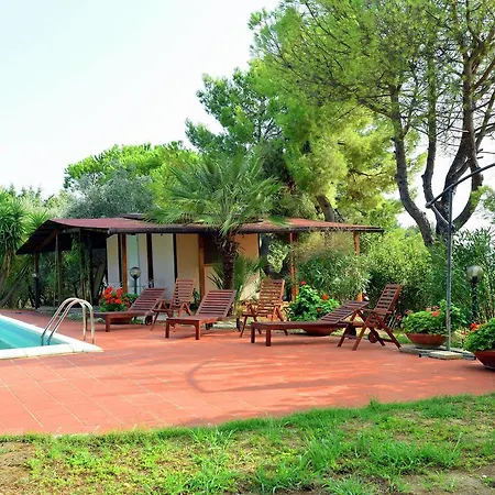 Cozy In Civitanova Marcheitaly With Private Pool 西维尔诺瓦·马尔凯